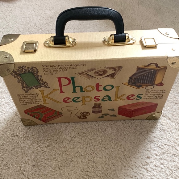 None Other - KEEPSAKES box with handle and 5 separate boxes insert